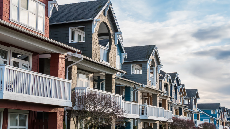 iClarify seminar on a desktop with laptop and notebook